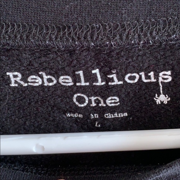 ‘Los Angeles’ Black Sweater. - Picture 3 of 5